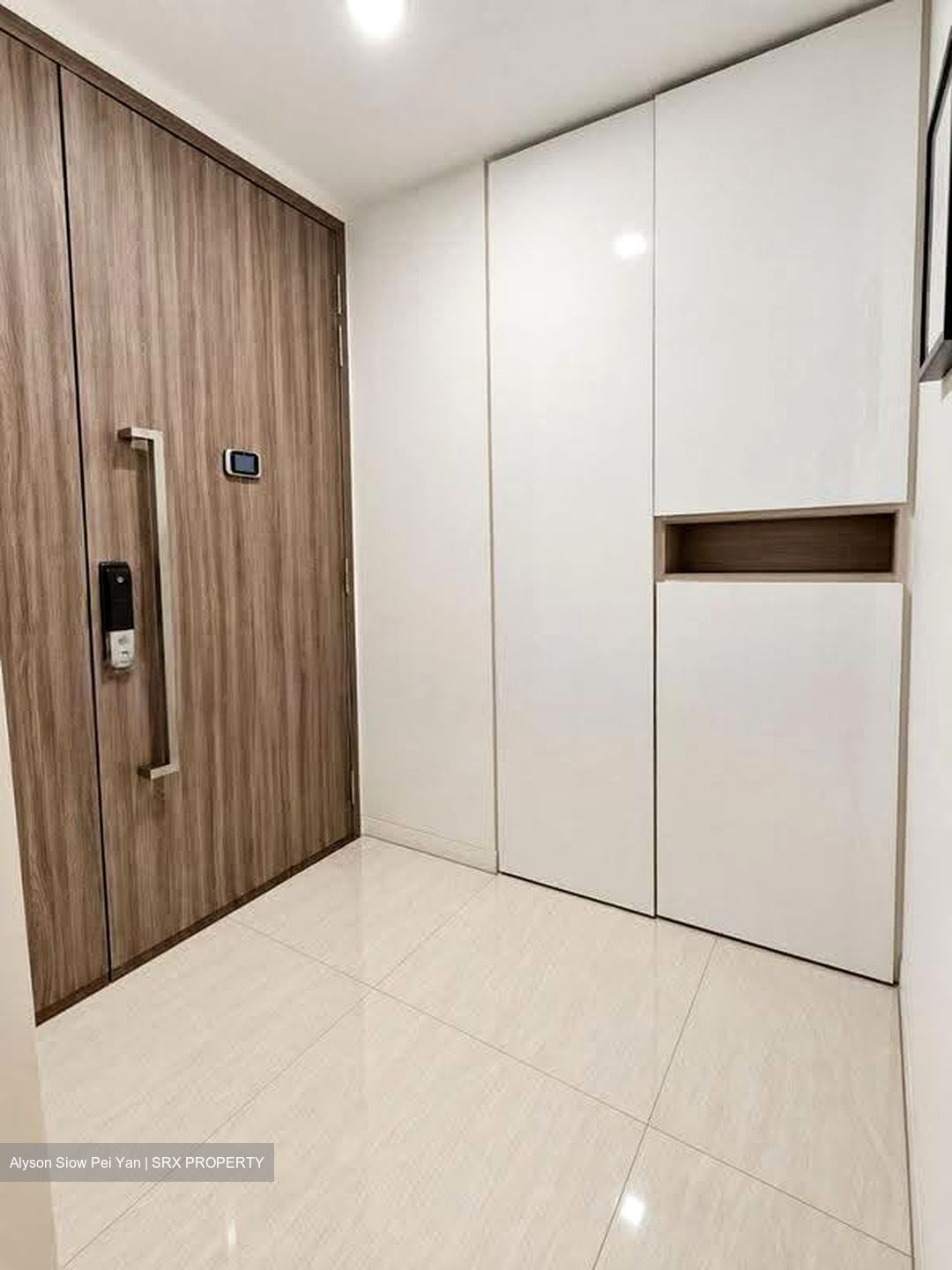 Sky Vue (D20), Condominium #622143401